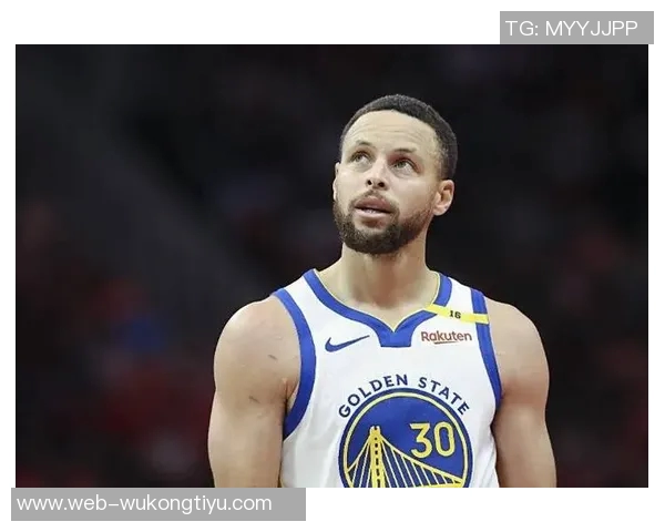 库里解析球队四人得分20的战术布局与个人影响力 库里解析球队四人得分20的战术布局与个人影响力