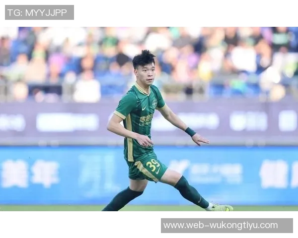 王钰栋19岁生日庆祝照曝光本赛季30场斩获12球荣膺本土射手王