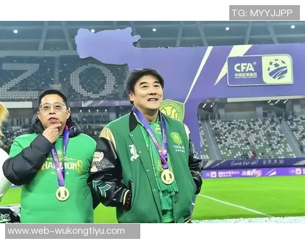 池忠国荣膺国安出战200场纪念李明亲自颁发特别球衣致敬球员贡献 池忠国荣膺国安出战200场纪念李明亲自颁发特别球衣致敬球员贡献